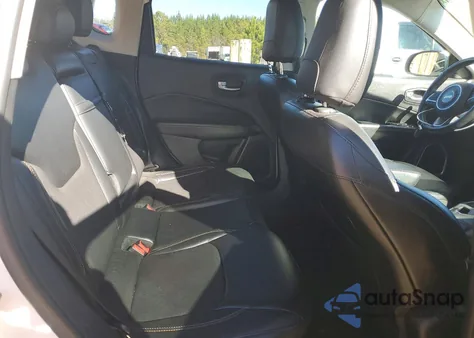 2018 Jeep Compass Latitude z USA, uszkodzony, nr VIN 3C4NJDBB0JT418927